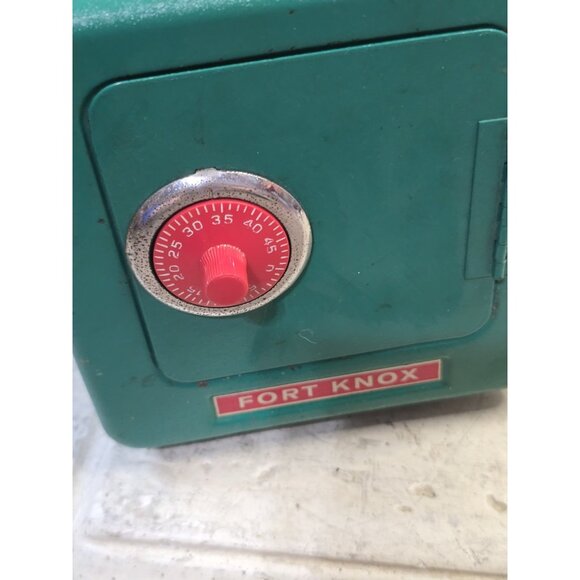 Vintage Toy Safe Fort Knox Combo Coin Bank Superior Toy and Mfg Co., Inc Green. - Picture 2 of 6